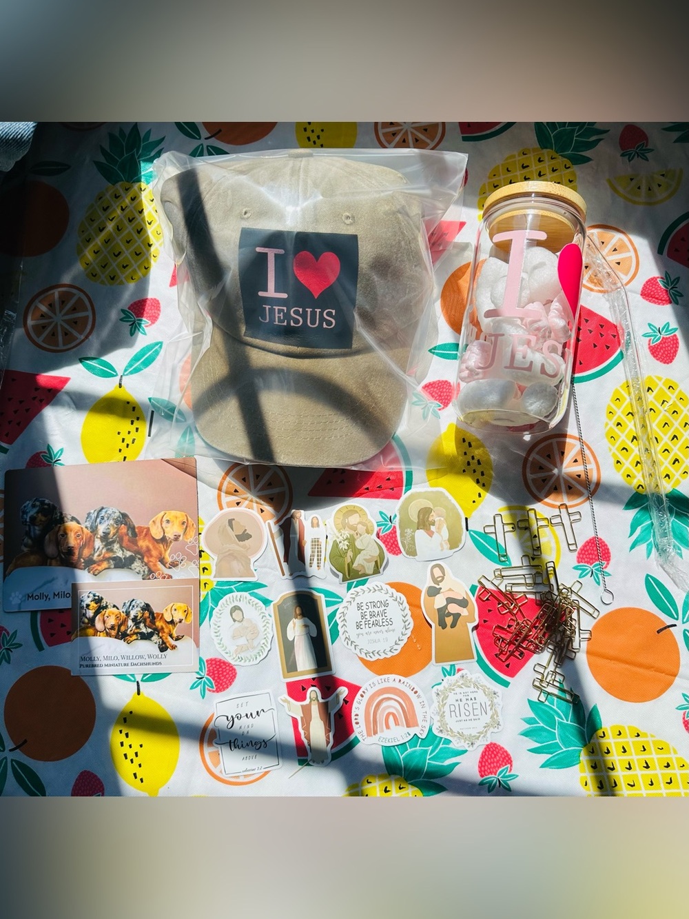 I ♥ JESUS Tan Baseball Cap & Pink I ♥ JESUS Tumbler Set